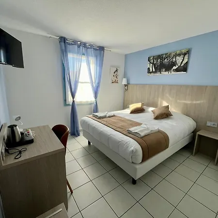 Hotel Les Arcades-3